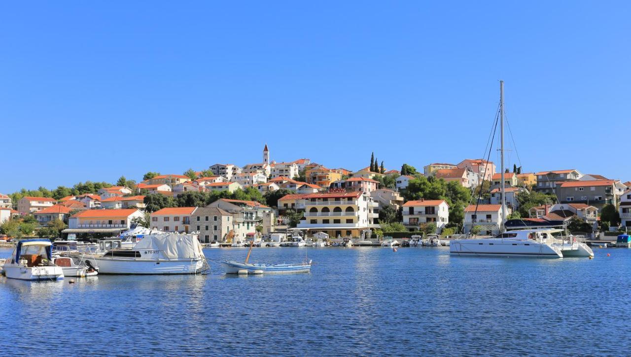 Apartments By The Sea Seget Vranjica, Trogir - 7508 ภายนอก รูปภาพ