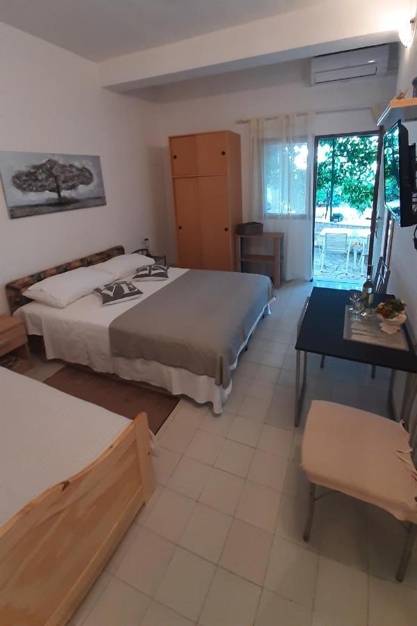 Apartments By The Sea Seget Vranjica, Trogir - 7508 ภายนอก รูปภาพ